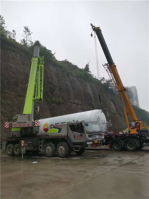 茂县“不怕风雨冻”—— 吊车的 “恶劣环境适应” 技术